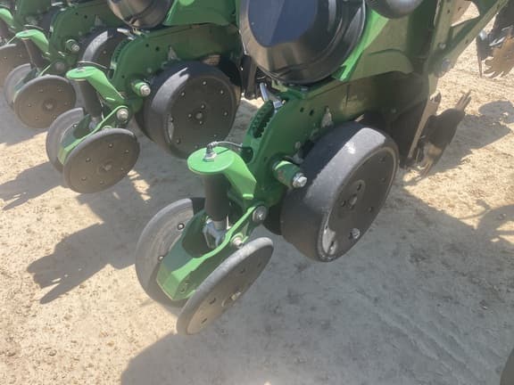 Image of John Deere 1775 equipment image 2