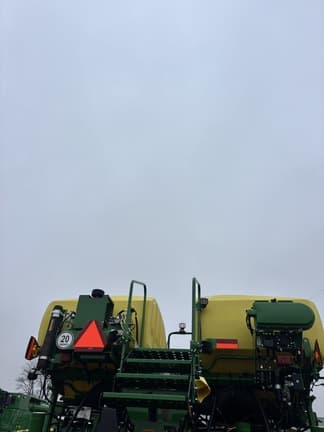 Image of John Deere 1775 equipment image 4