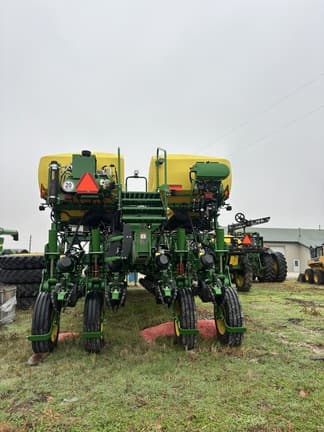 Image of John Deere 1775 equipment image 2