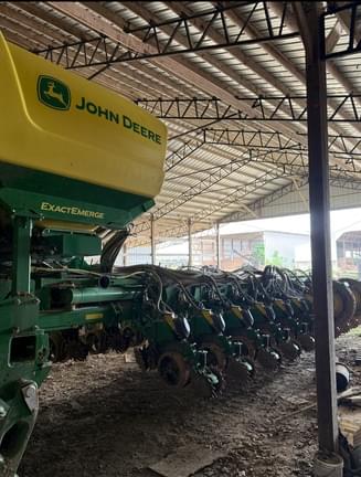 Image of John Deere 1775 equipment image 4