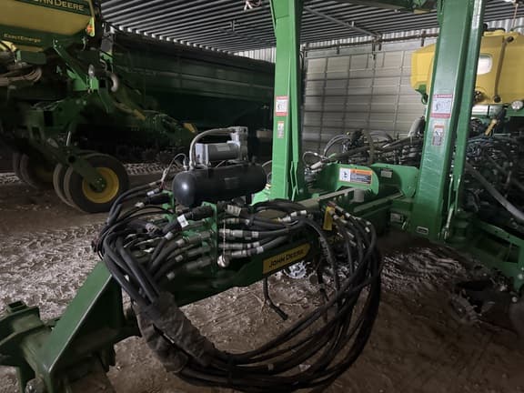 Image of John Deere 1775 equipment image 3