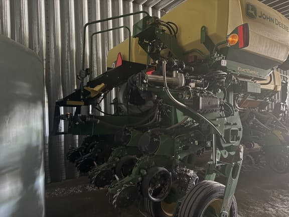 Image of John Deere 1775 equipment image 2