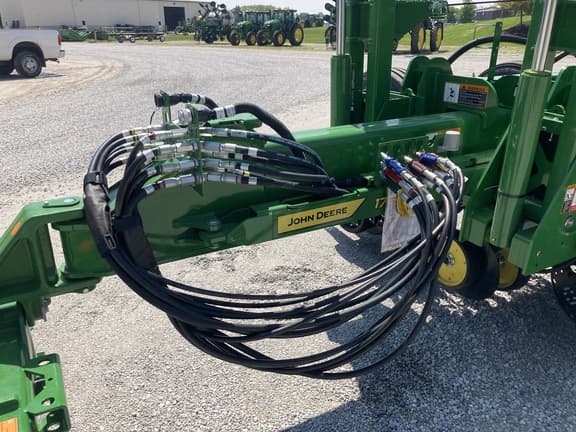 Image of John Deere 1775 equipment image 1