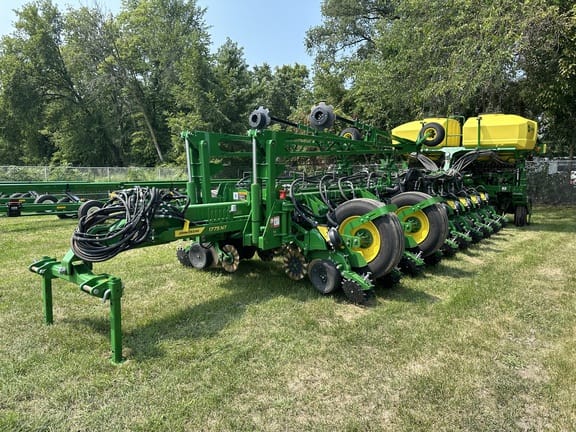 2024 John Deere 1775 Equipment Image0
