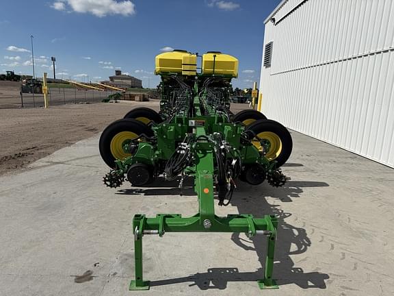 Image of John Deere 1775 equipment image 4