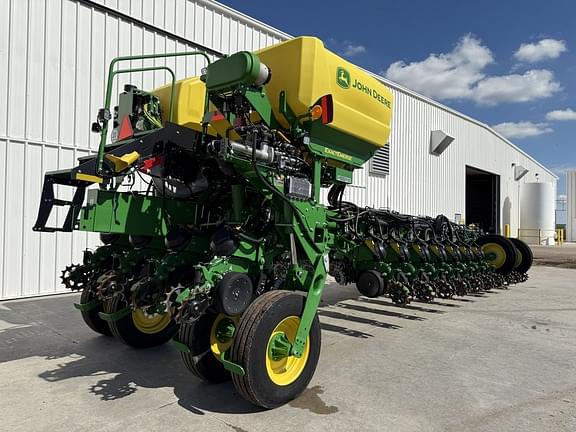 Image of John Deere 1775 equipment image 2