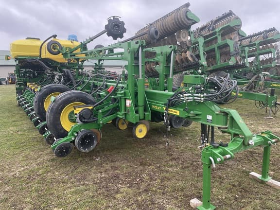 Image of John Deere 1775 equipment image 1