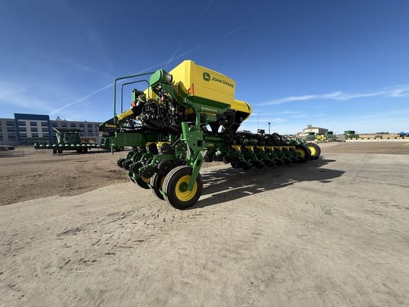 2024 John Deere 1775 Equipment Image0