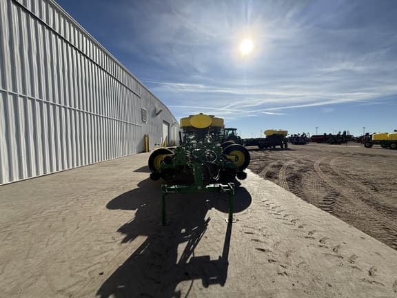 Image of John Deere 1775 equipment image 3