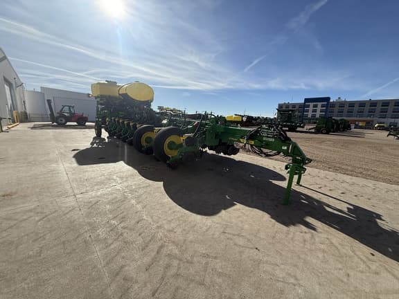 Image of John Deere 1775 equipment image 2