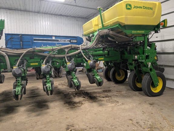 Image of John Deere 1775 equipment image 2
