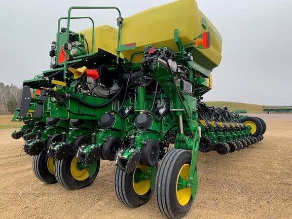 Image of John Deere 1775 equipment image 4