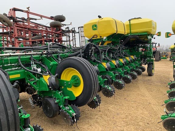 Image of John Deere 1775 equipment image 1