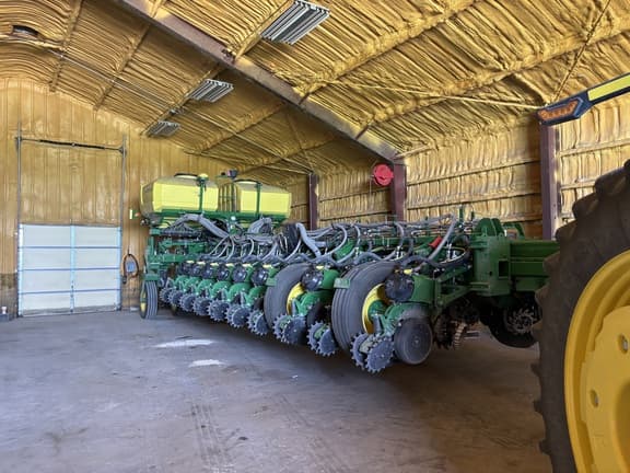 Image of John Deere 1775 equipment image 1