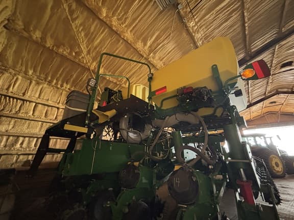 Image of John Deere 1775 equipment image 4