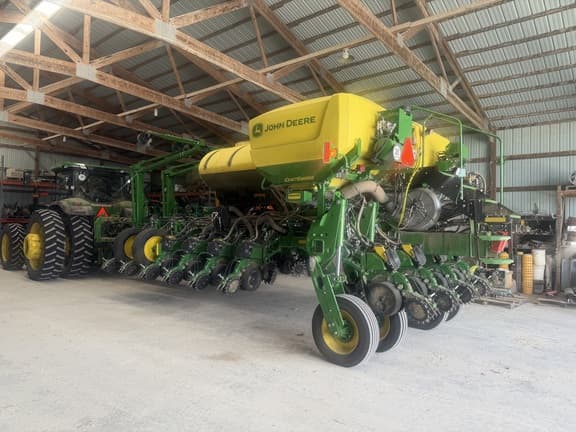 Image of John Deere 1775 equipment image 2
