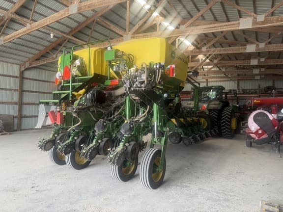Image of John Deere 1775 equipment image 3