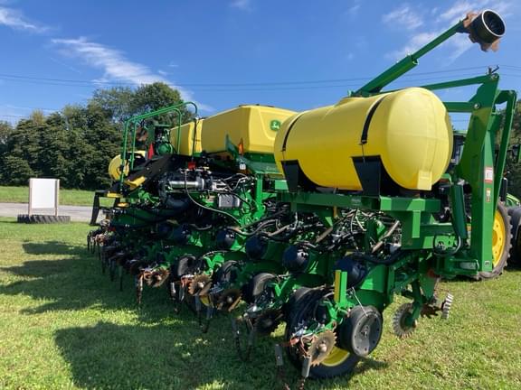 Image of John Deere 1775 equipment image 3
