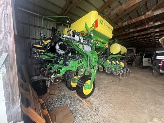 Image of John Deere 1775 Primary image