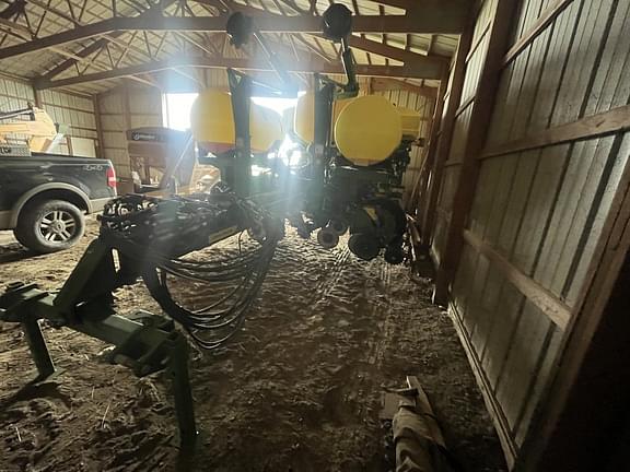 Image of John Deere 1775 equipment image 3