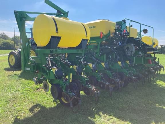Image of John Deere 1775 equipment image 2