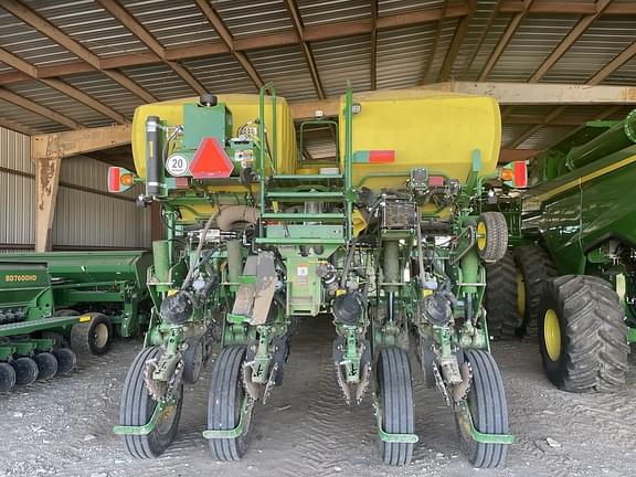 Image of John Deere 1775 equipment image 4