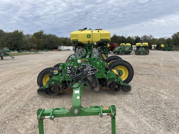 Image of John Deere 1775 equipment image 1