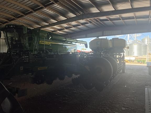 Image of John Deere 1775 equipment image 1