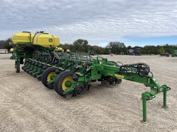 Image of John Deere 1775 equipment image 2