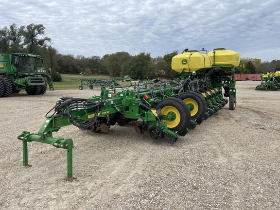 Image of John Deere 1775 Primary image