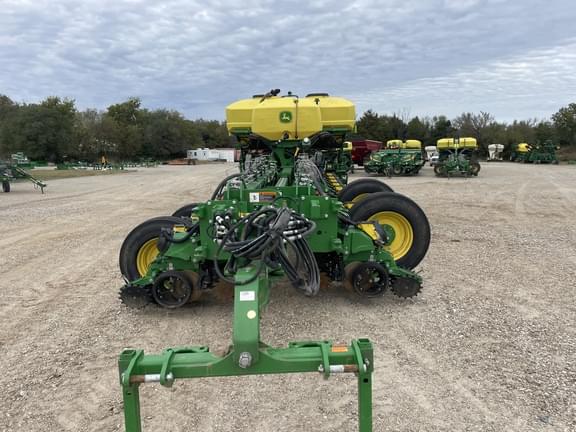 Image of John Deere 1775 equipment image 1