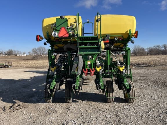 Image of John Deere 1775 equipment image 3