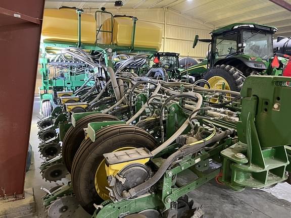 Image of John Deere 1775 equipment image 1
