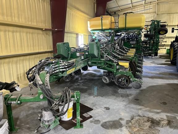 Image of John Deere 1775 equipment image 2