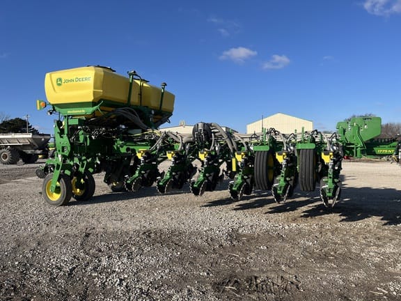 2024 John Deere 1775 Equipment Image0
