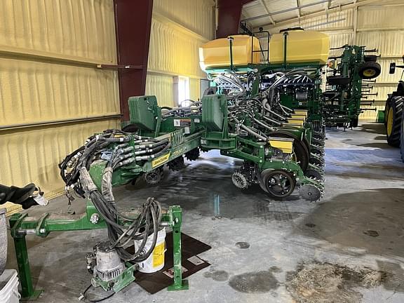Image of John Deere 1775 equipment image 2