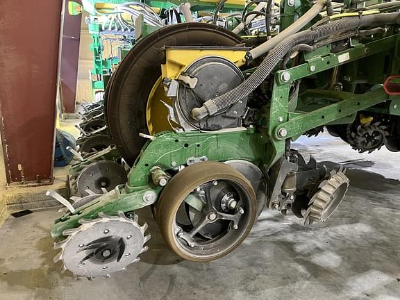 Image of John Deere 1775 equipment image 3