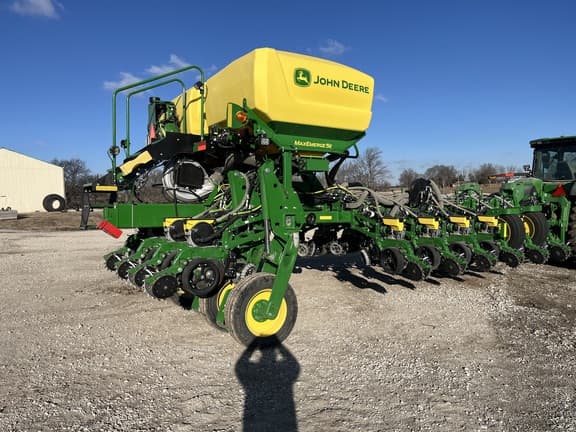 Image of John Deere 1775 equipment image 2