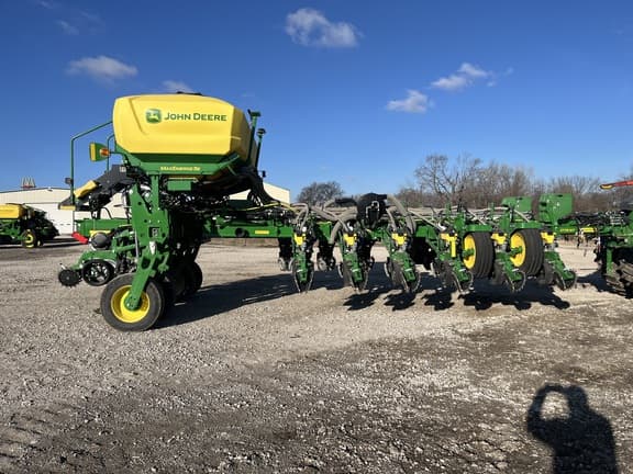 Image of John Deere 1775 equipment image 1