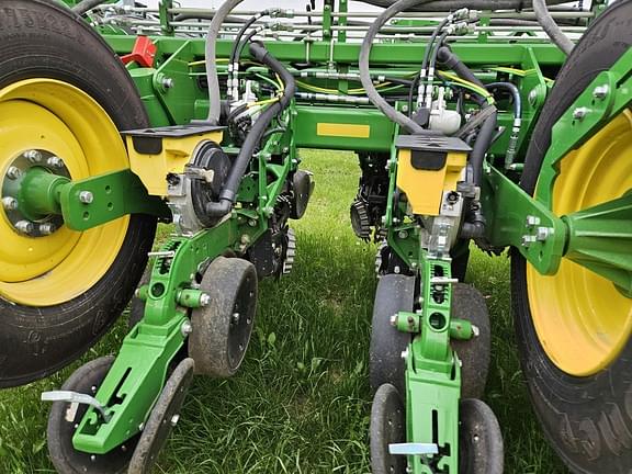 Image of John Deere 1775 equipment image 1