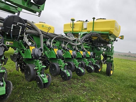 Image of John Deere 1775 equipment image 1