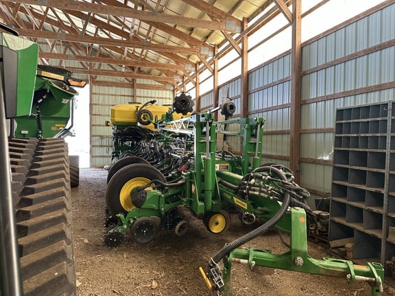 2024 John Deere 1775 Equipment Image0