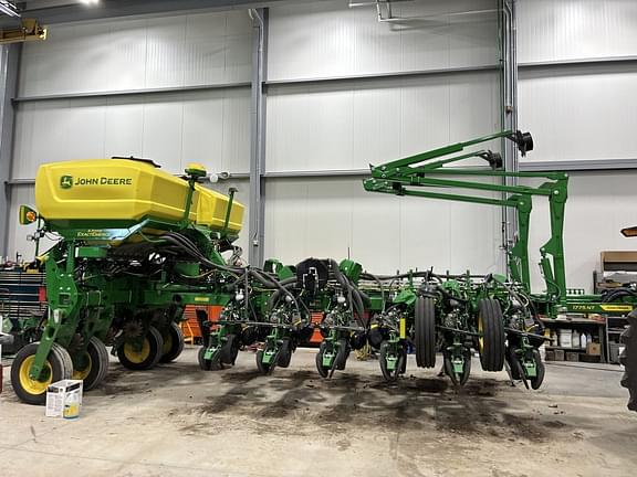 Image of John Deere 1775 Primary image