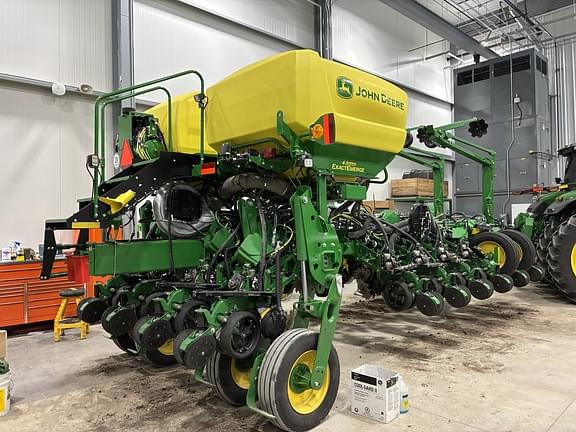 Image of John Deere 1775 equipment image 2