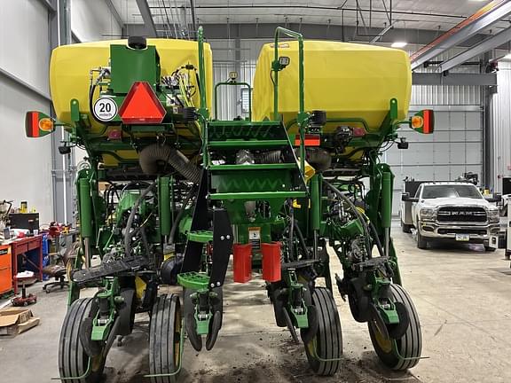 Image of John Deere 1775 equipment image 3