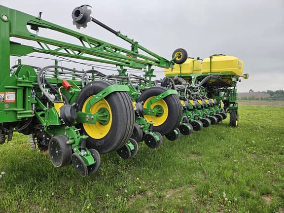 Image of John Deere 1775 equipment image 1