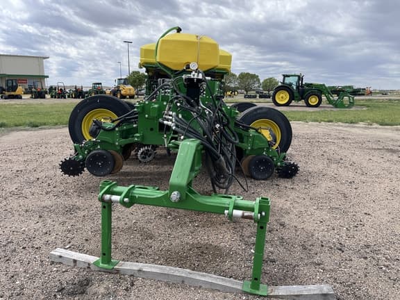 Image of John Deere 1775 equipment image 1