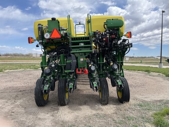 Image of John Deere 1775 equipment image 4