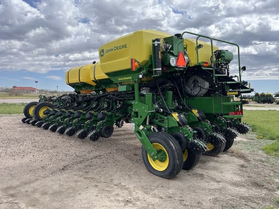 Image of John Deere 1775 equipment image 3