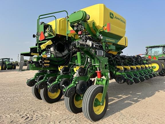 Image of John Deere 1775 equipment image 2